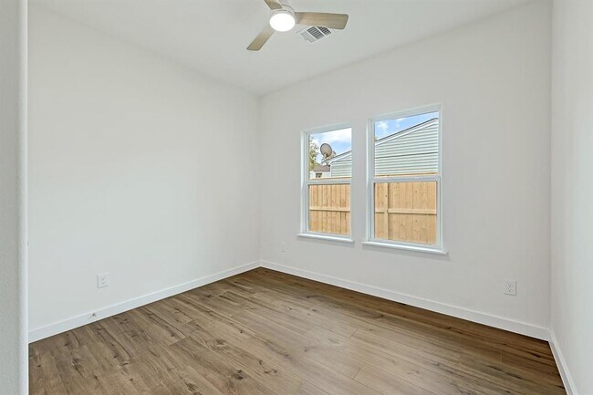 Building Photo - 5731 Belvedere Dr