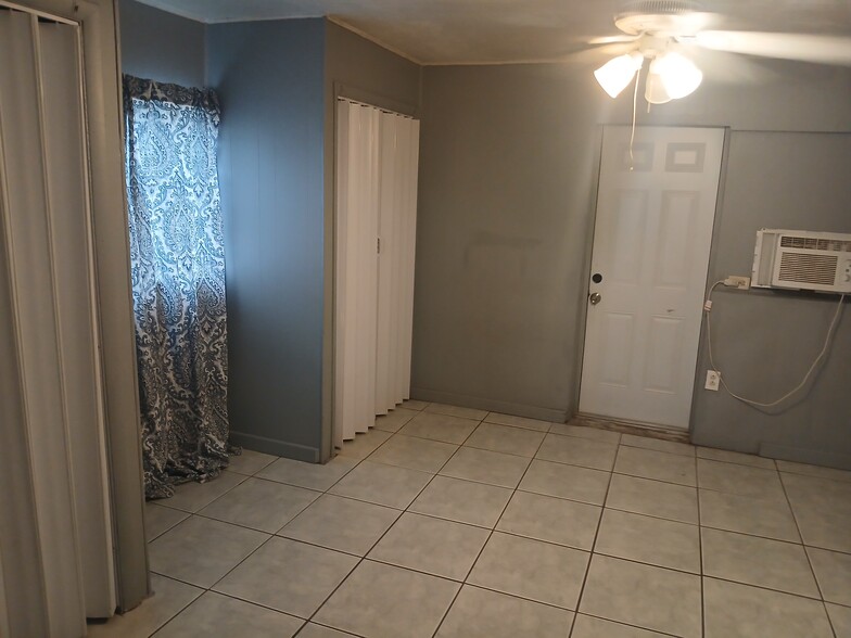 Building Photo - 2900 Sunshine Blvd