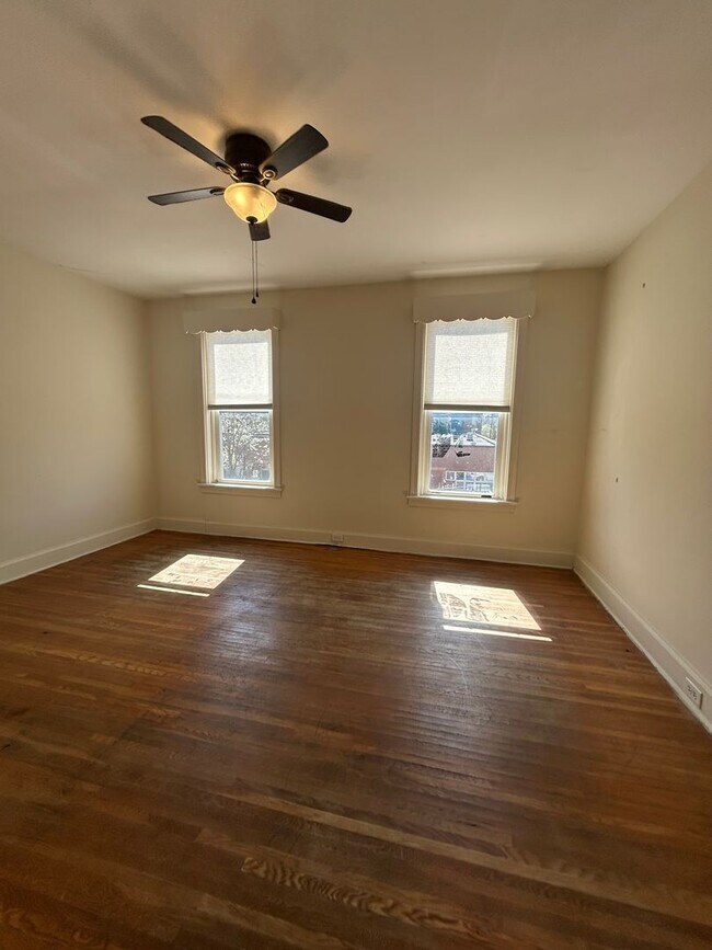 Building Photo - Spacious 3 bedroom uptown, Harrisburg