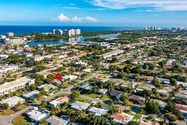 Primary Photo - 2856 NE 5th Ave