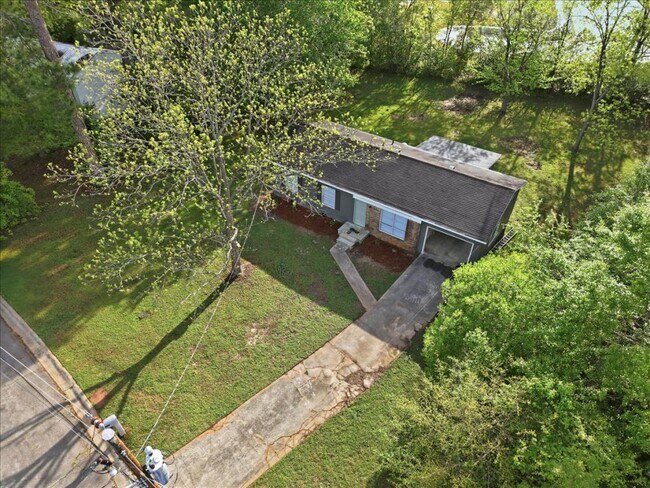 Building Photo - 526 Ochlahatchee Dr