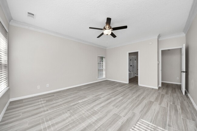 Building Photo - 1335 Crescent Pkwy Ct