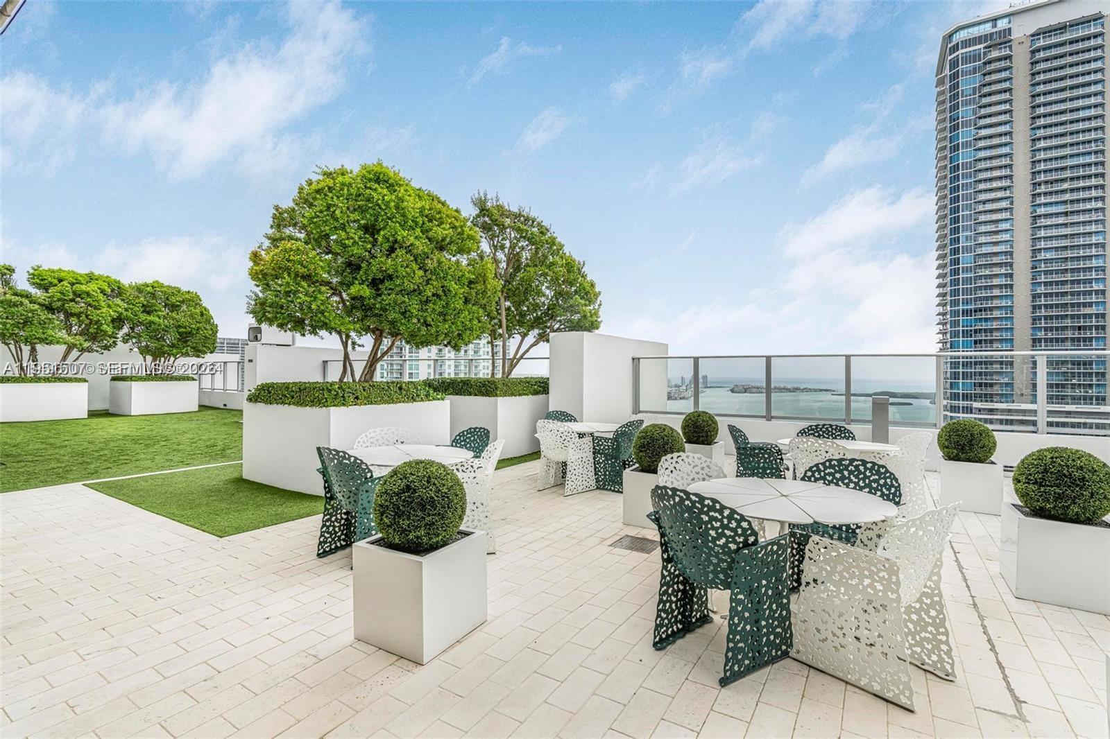 Building Photo - 1010 Brickell Ave