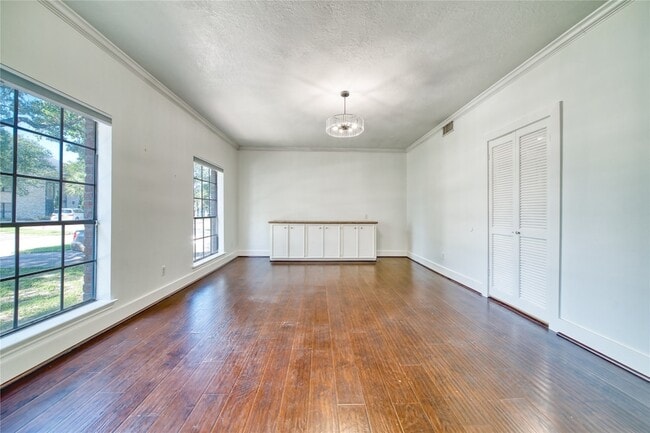 Building Photo - 8006 Albin Ln