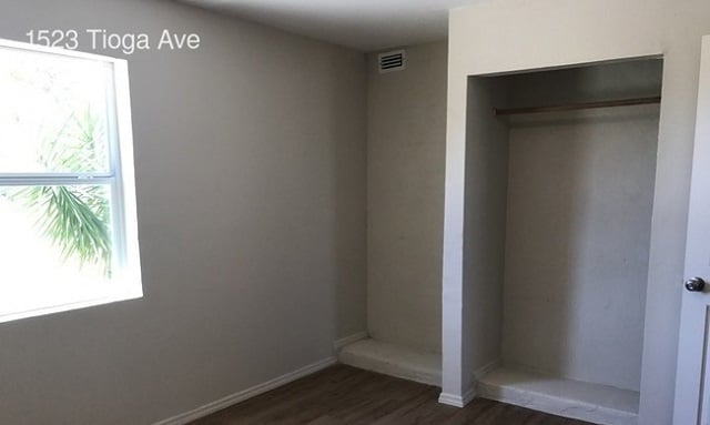 Building Photo - Spacious 4bdrm/2bath Home with 1 car garage ** Section 8 OK ** March 15