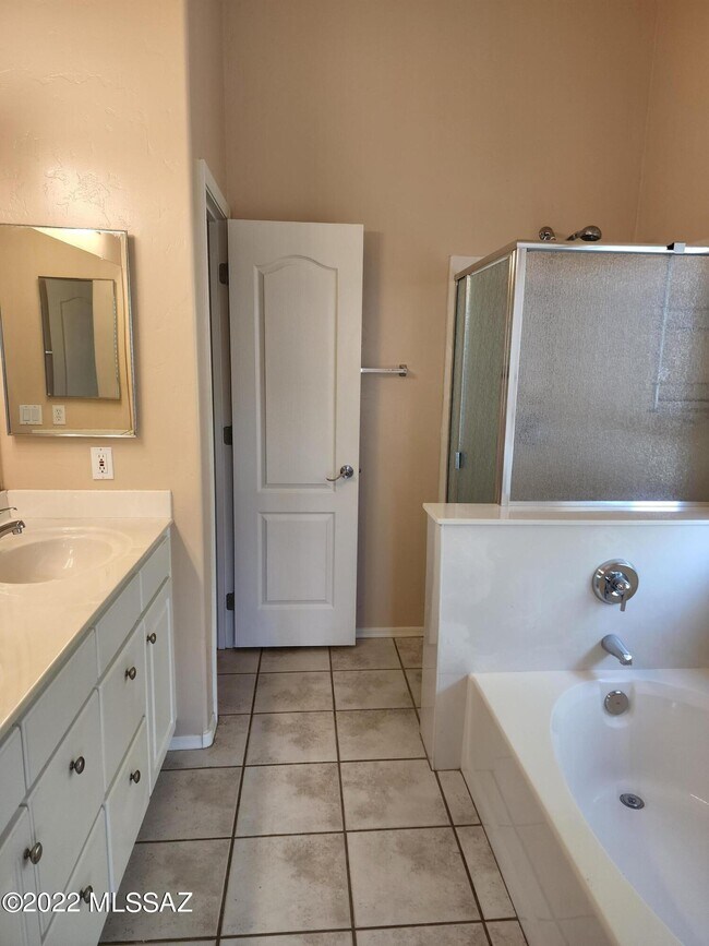 Building Photo - 11598 N Flat Iron Dr