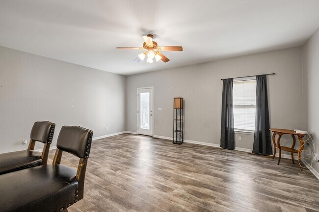 Building Photo - 377 Church St