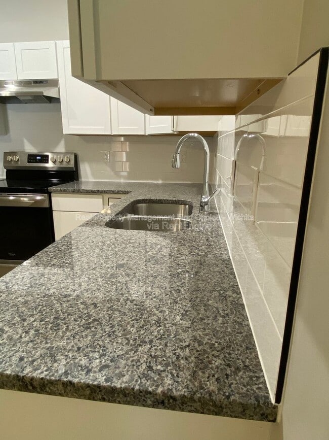 Building Photo - 1813 N Madison Ave