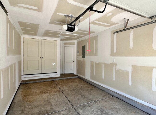 Building Photo - Stylish and Modern 3-Bedroom Duplex for Rent in Desirable Harvest Neighborhood