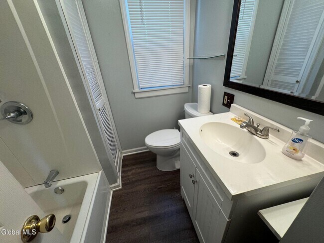 Building Photo - 603 1st St