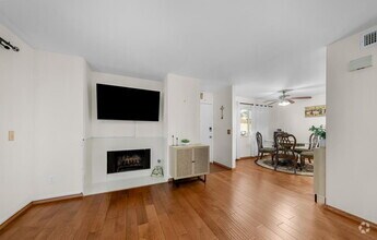 Building Photo - Updated 2 BR 1 BA Condo w/ Private Patio!