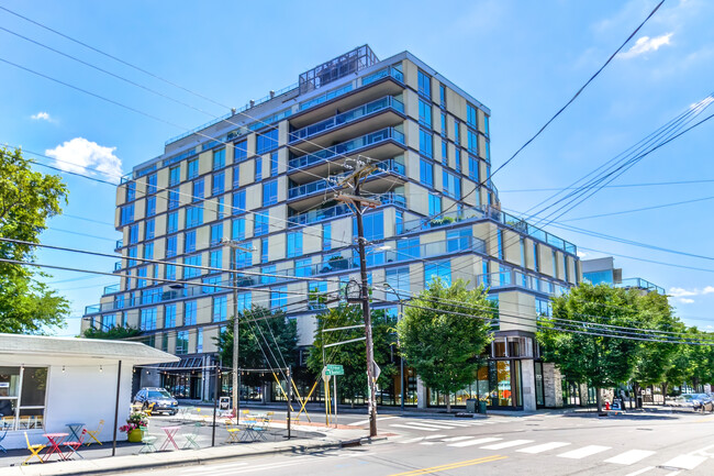 Building Photo - 601 W Rosemary St