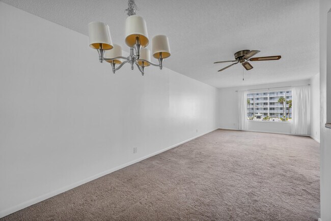 Building Photo - 125 Shore Ct