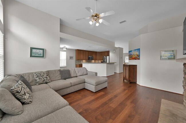 Building Photo - 24 E New Avery Pl