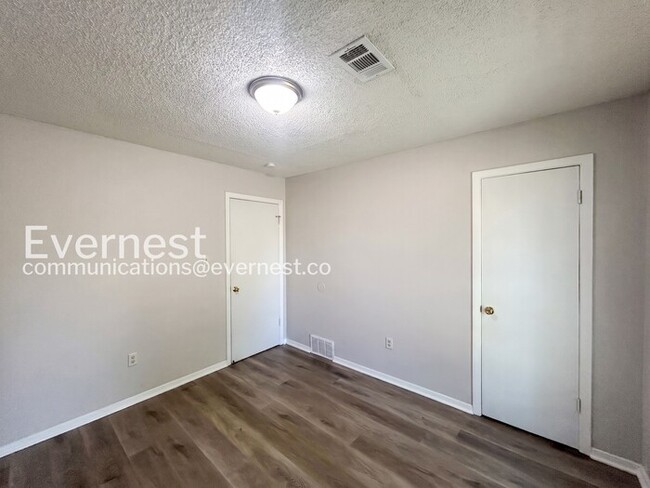 Building Photo - 3565 Corsica Dr