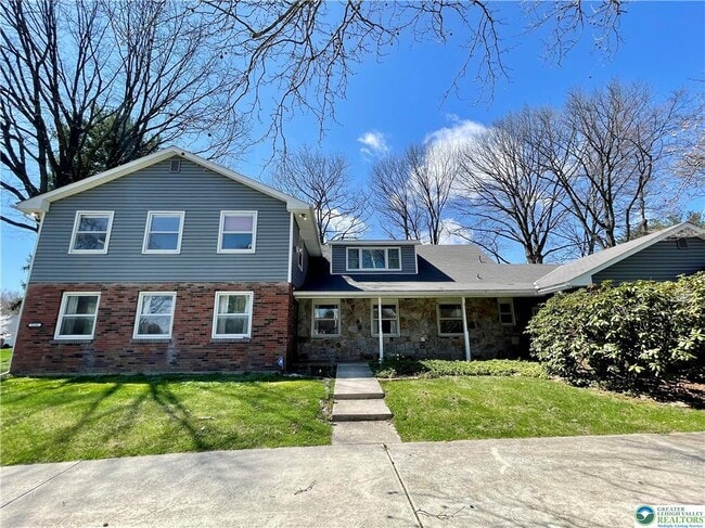 Building Photo - 1331 Armstrong Rd