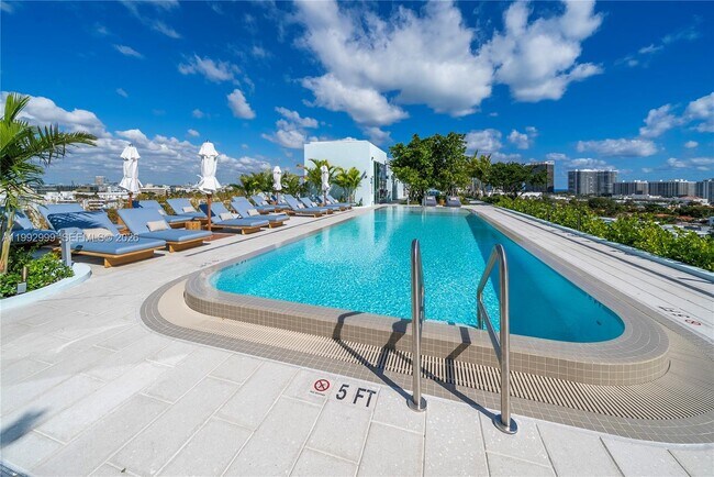 Building Photo - 9201 E Bay Harbor Dr