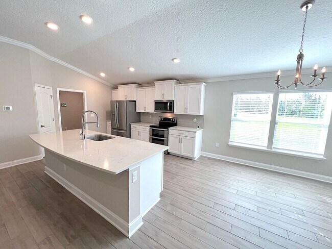 Building Photo - GORGEOUS 5 Bed 4 Bath 3 Car Garage HOME w COMMUNITY POOL for RENT!