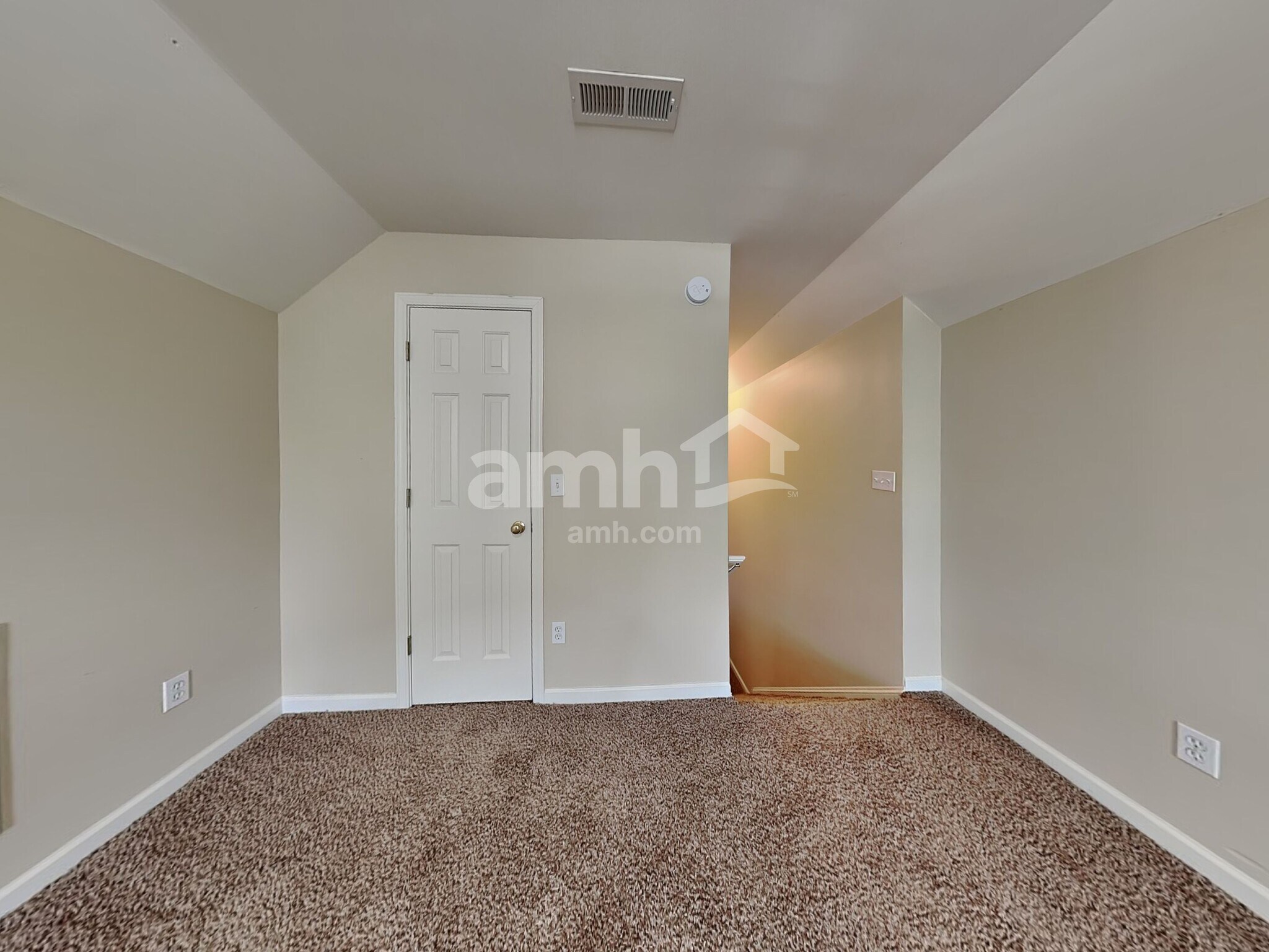 Building Photo - 331 Surrywood Dr