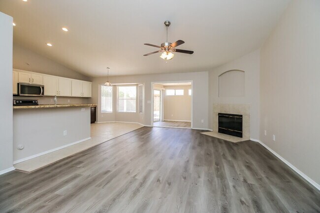 Building Photo - 1620 E Golden Ln