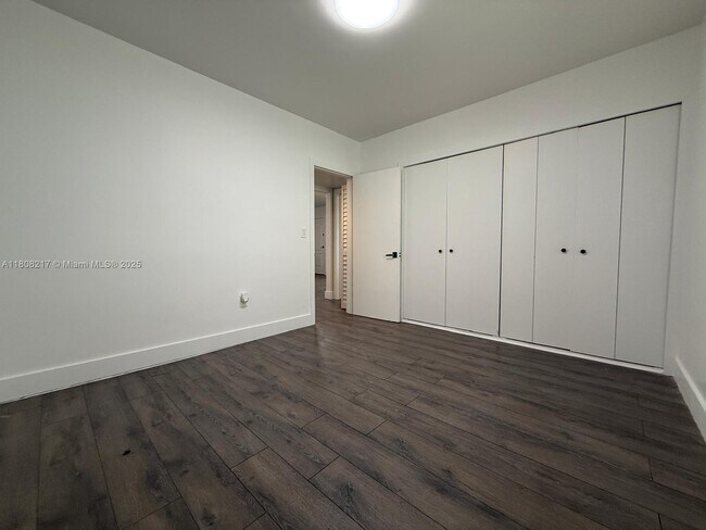 Building Photo - 1330 NE 133rd St