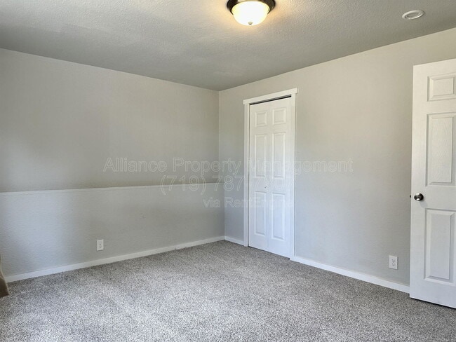 Building Photo - 907 W Madison St