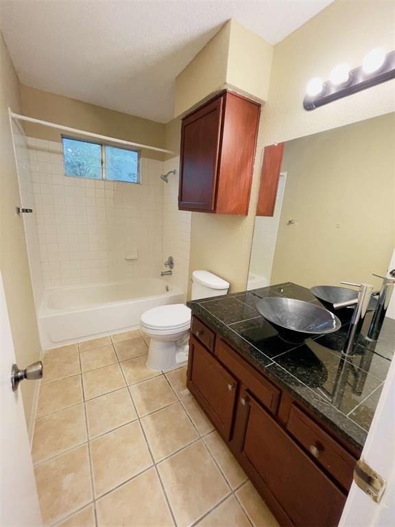 Building Photo - 8701 Cretys Cove