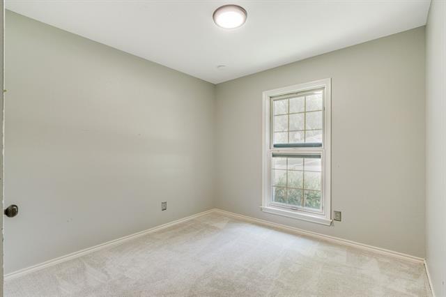 Building Photo - 355 Aspenway Dr