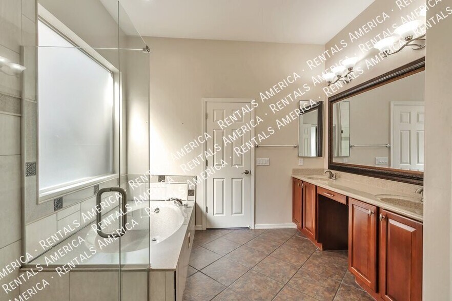 Building Photo - 561 E Via Puente De La Lluvia