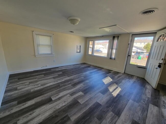 Building Photo - 53 Salem Pl