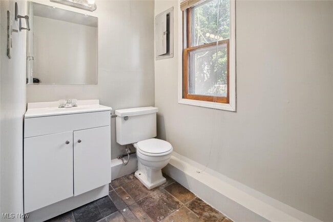 Building Photo - 1349 W 87th St