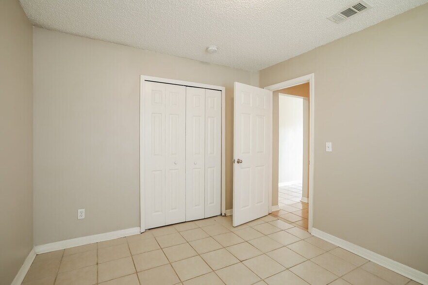 Building Photo - 3332 Volley Dr