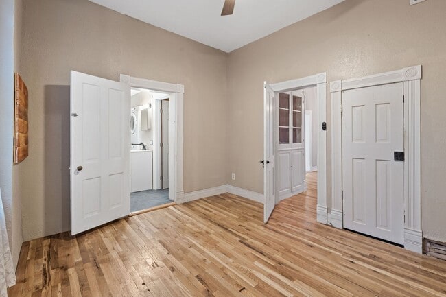 Building Photo - Classic Downtown Home