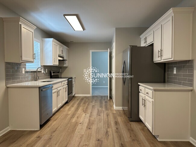 Building Photo - Newly Remodeled 5 Bed 2.5 Bath