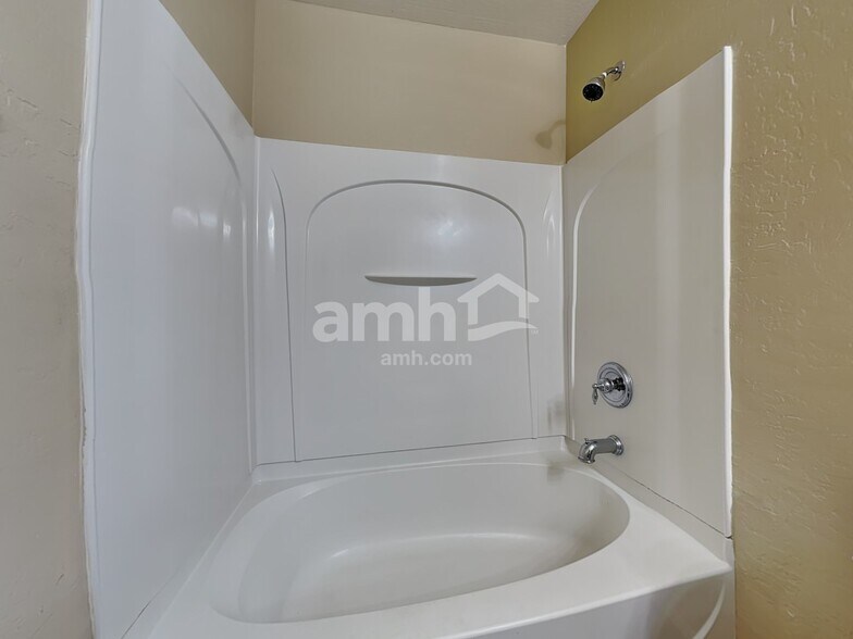 Building Photo - 1587 E Anastasia St