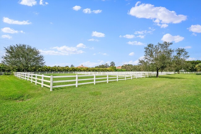 Building Photo - 15416 Sunnyland Ln