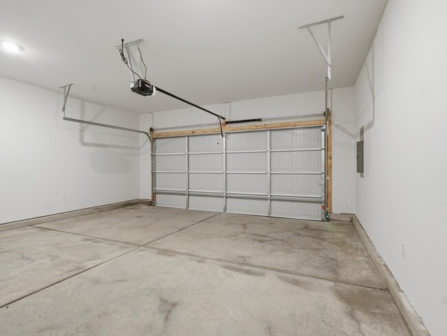 Building Photo - 6141 Feather Wy SE