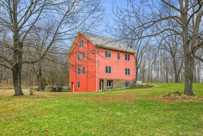 Building Photo - 948 Craigville Rd