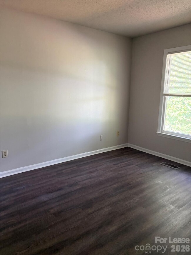 Building Photo - 1708 Village Lake Dr