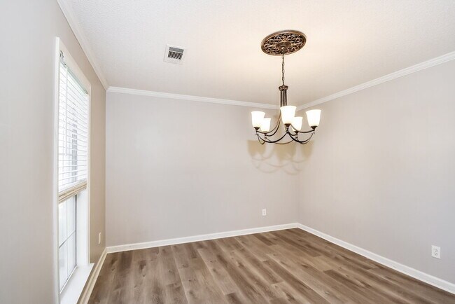 Building Photo - 752 N Ericson Rd