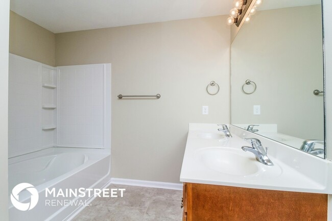 Building Photo - 1513 Sunray Dr