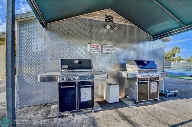 Building Photo - 4501 Martinique Way