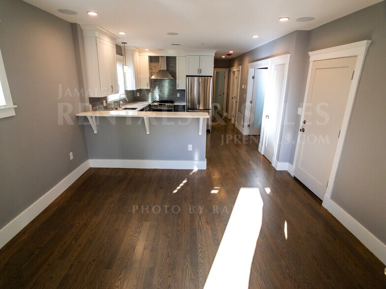 Building Photo - 88 Rossmore Rd