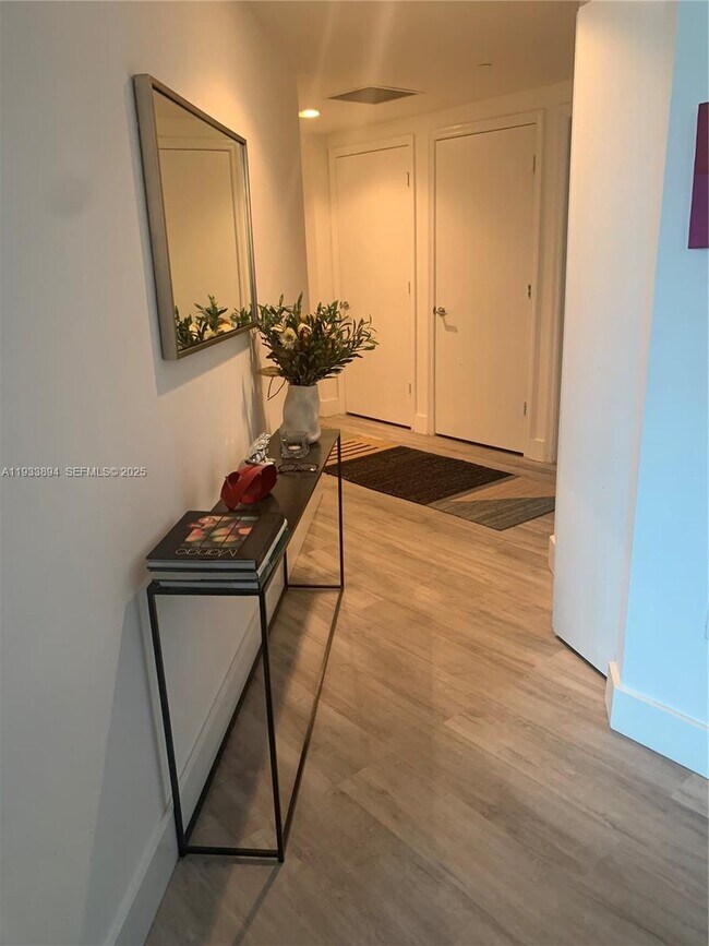 Building Photo - 500 Brickell Ave