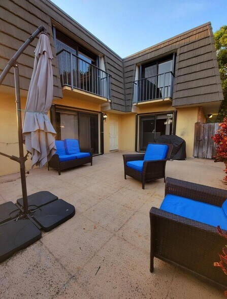 Building Photo - 727 7th Way