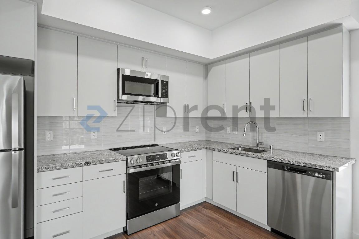 Building Photo - Unit 402