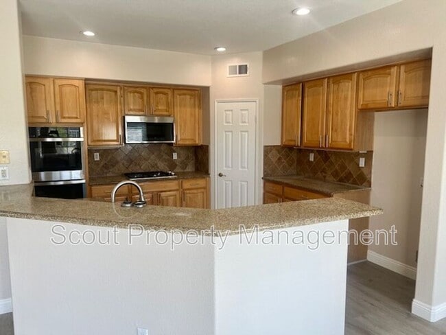 Building Photo - 33309 Morning View Dr