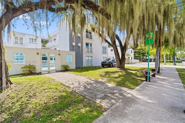 Building Photo - 3101 SW 27th Ave