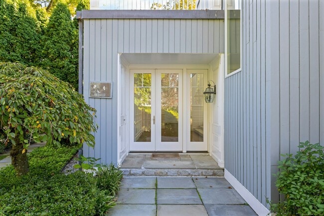 Building Photo - 155 Pear Tree Point Rd
