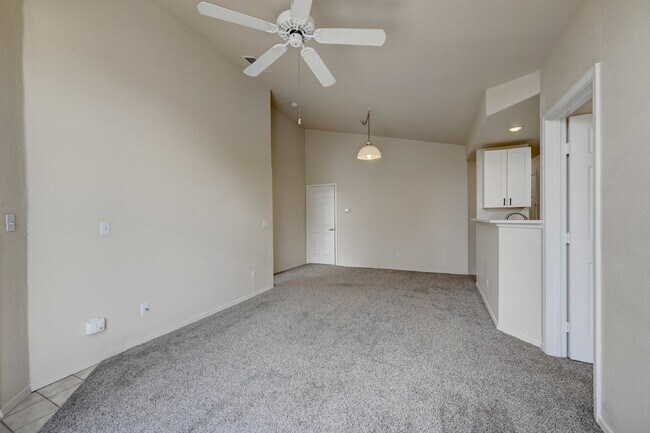 Building Photo - "Charming 2-Bed, 2-Bath Condo Retreat in Centennial"